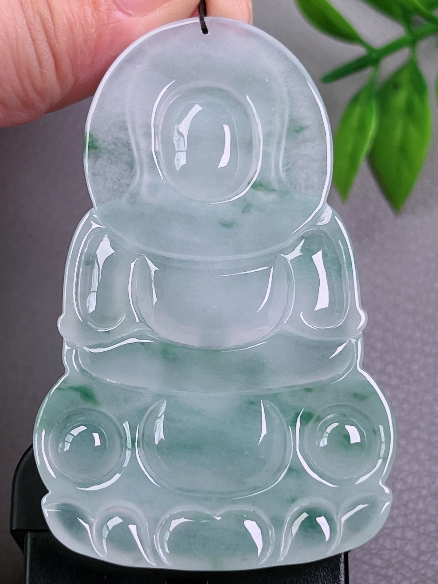 高冰种飘花大观音，无裂，大气油洁，冰透水润，起荧光，尺寸：68-42.2-6.3