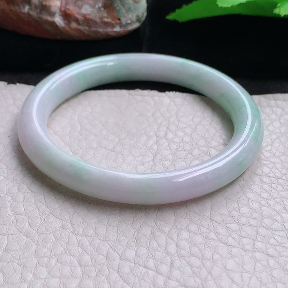 xx实拍55*8.6*8叮当镯 缅甸翡翠a货玉手镯 淡春带彩圆条细润玉手环