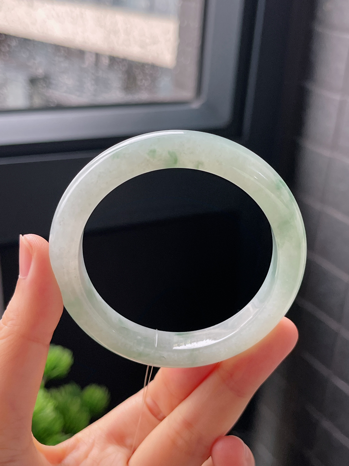正圈52圈口，翡翠冰糯种飘绿手镯