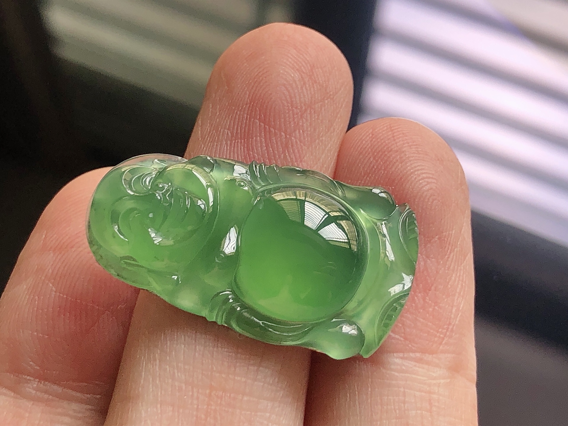 ️ 冰种满色佛公， 色泽极美，通透水润，玉质细腻，夺目迷人，雕工精湛，面相慈祥大气，品相，无裂，尺