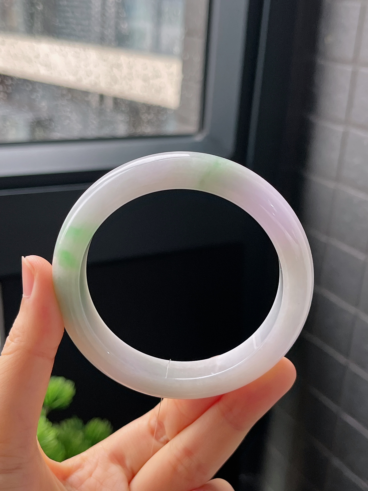 正圈56.3圈口，翡翠糯化种飘绿手镯
