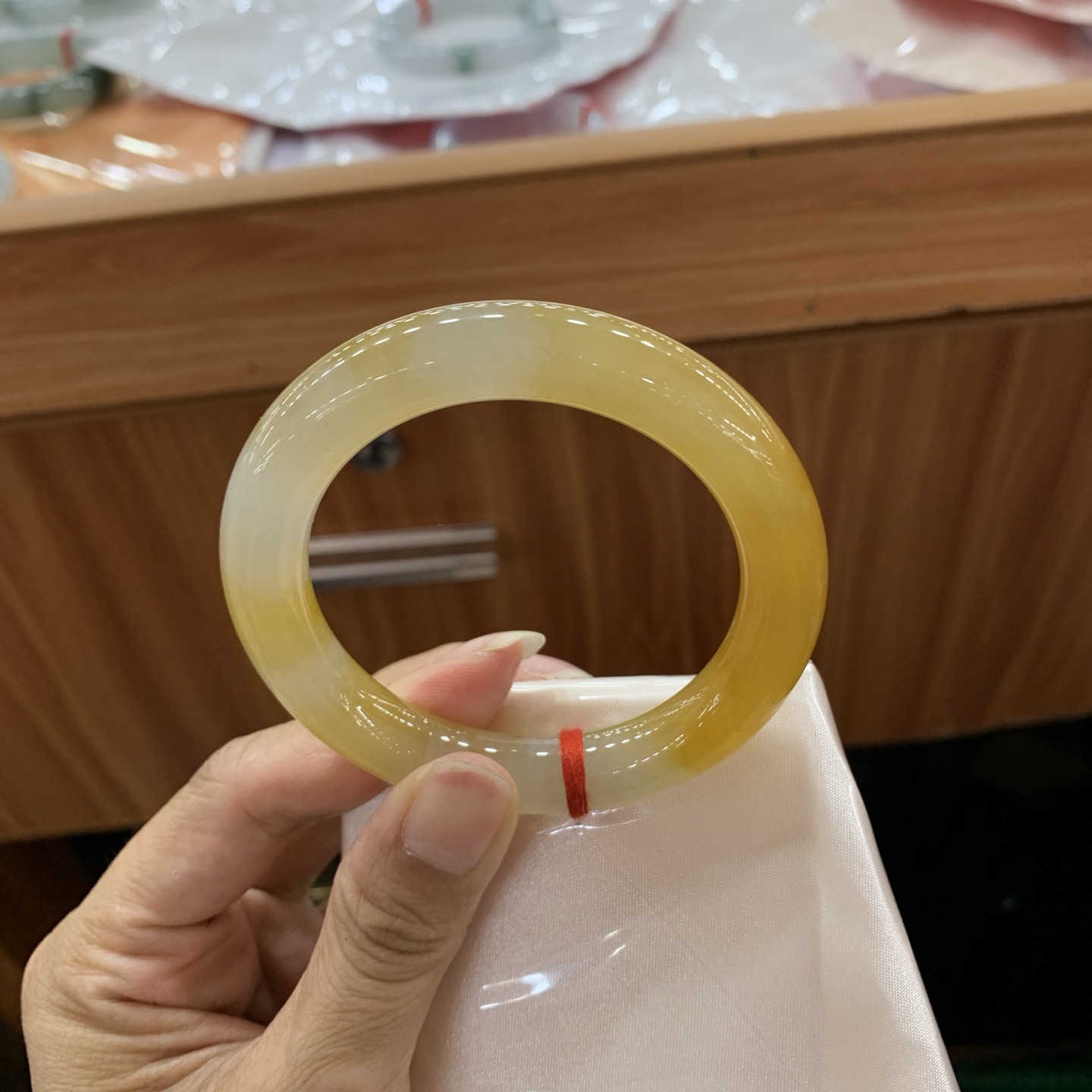 黄翡圆条翡翠手镯 53.2-10.2