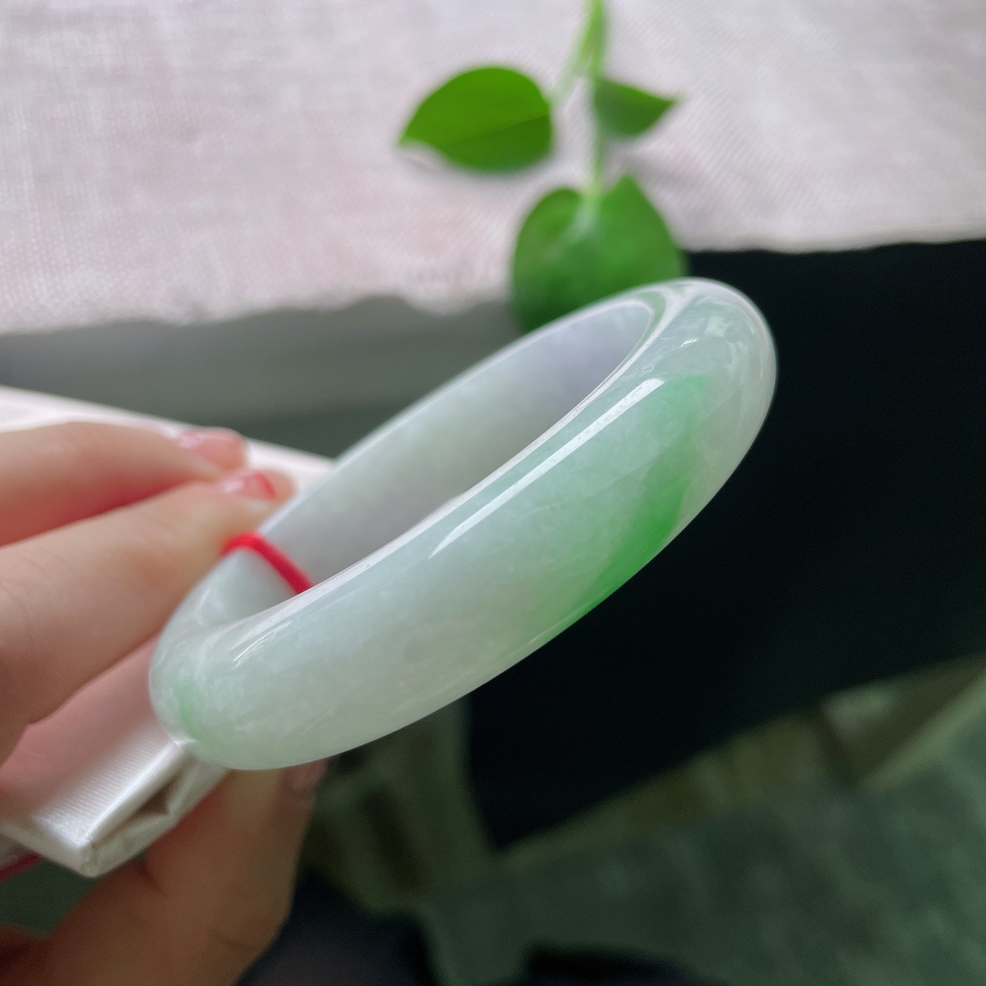53.9/12.9/8.8飘绿正圈，水润，一抹翠色，翠色伊人，甜美，有纹，ss53809a