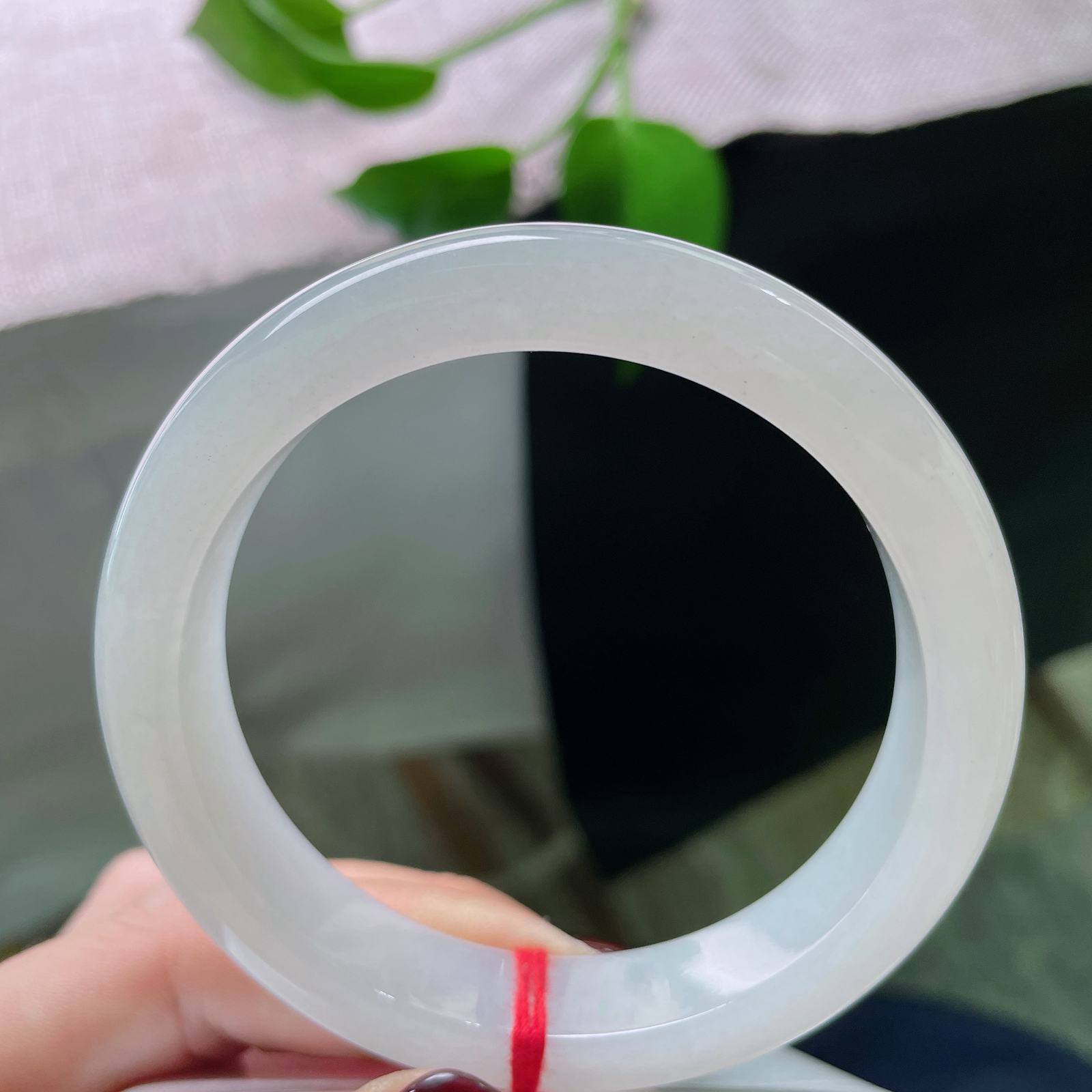 58/12.2/8.7，白月光正圈，莹光涌动、皎如月华。腕一轮月亮，照亮前行的路。ss53427a