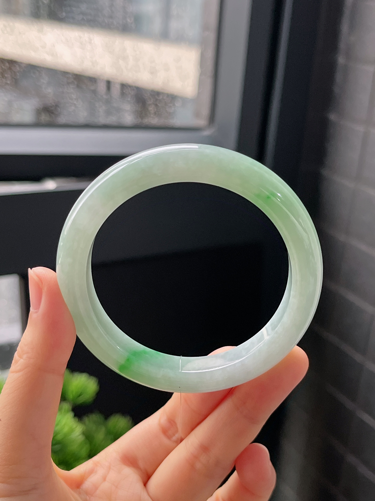 正圈55圈口，翡翠糯化种飘绿手镯