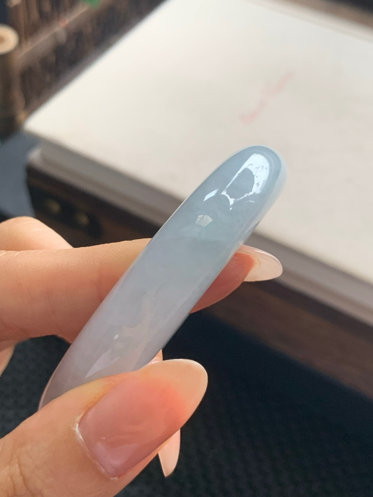 53.8圈口淡春彩正圈手镯，小纹不明显可忽略
