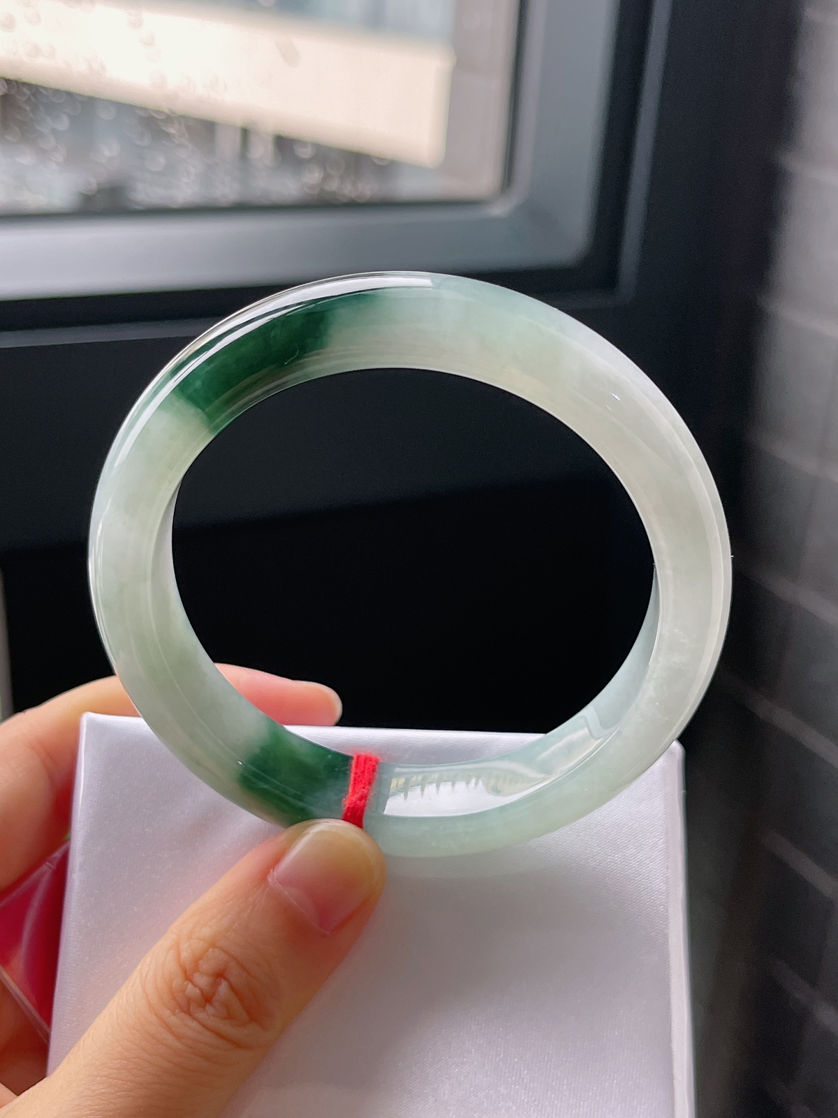 圈口56，冰糯飘花翡翠正圈手镯，性价比高，送妈妈家人很合适，所见即所得