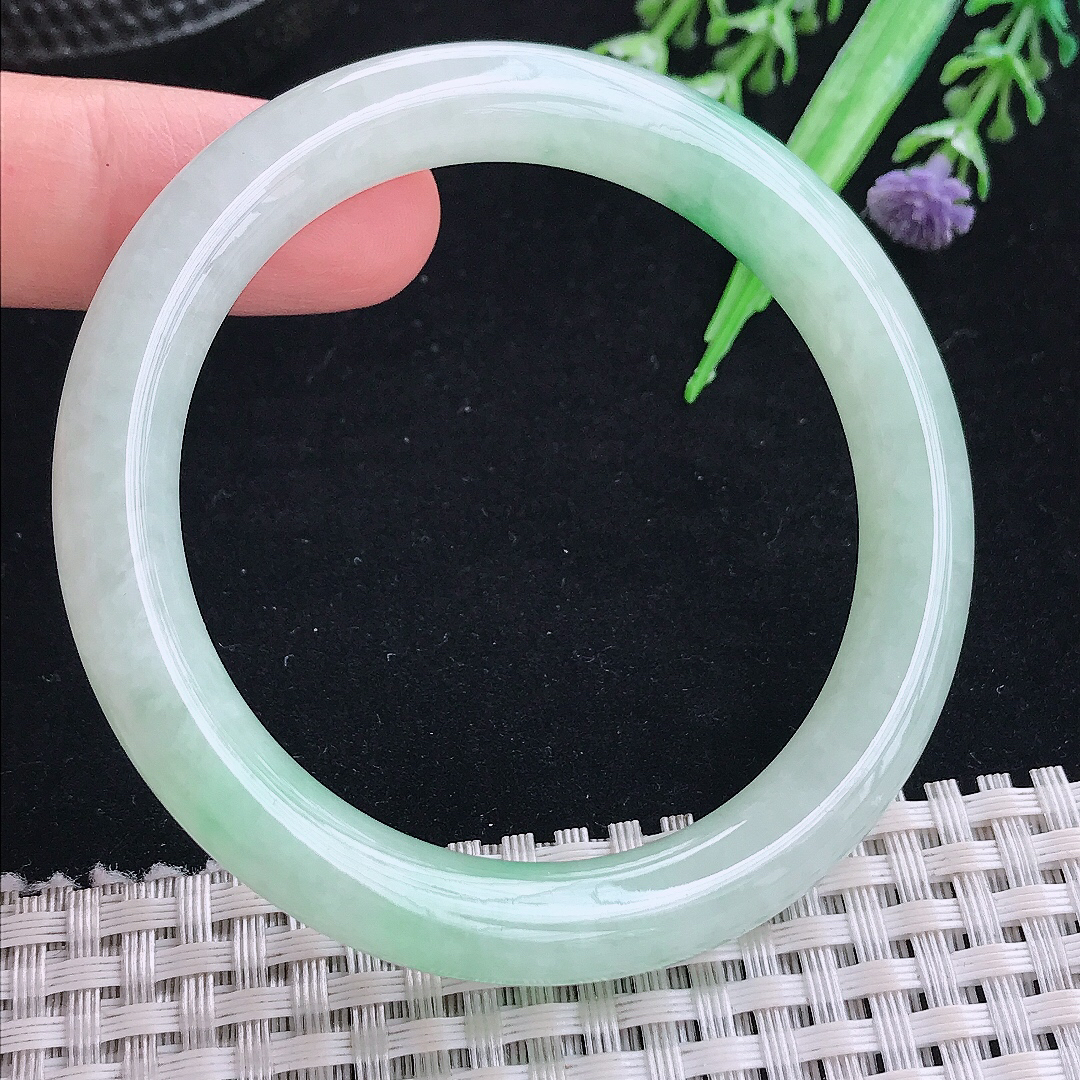 实拍A货翡翠52/8.7老坑冰润起胶飘阳绿圆条手镯平安镯翡翠玉镯美人镯