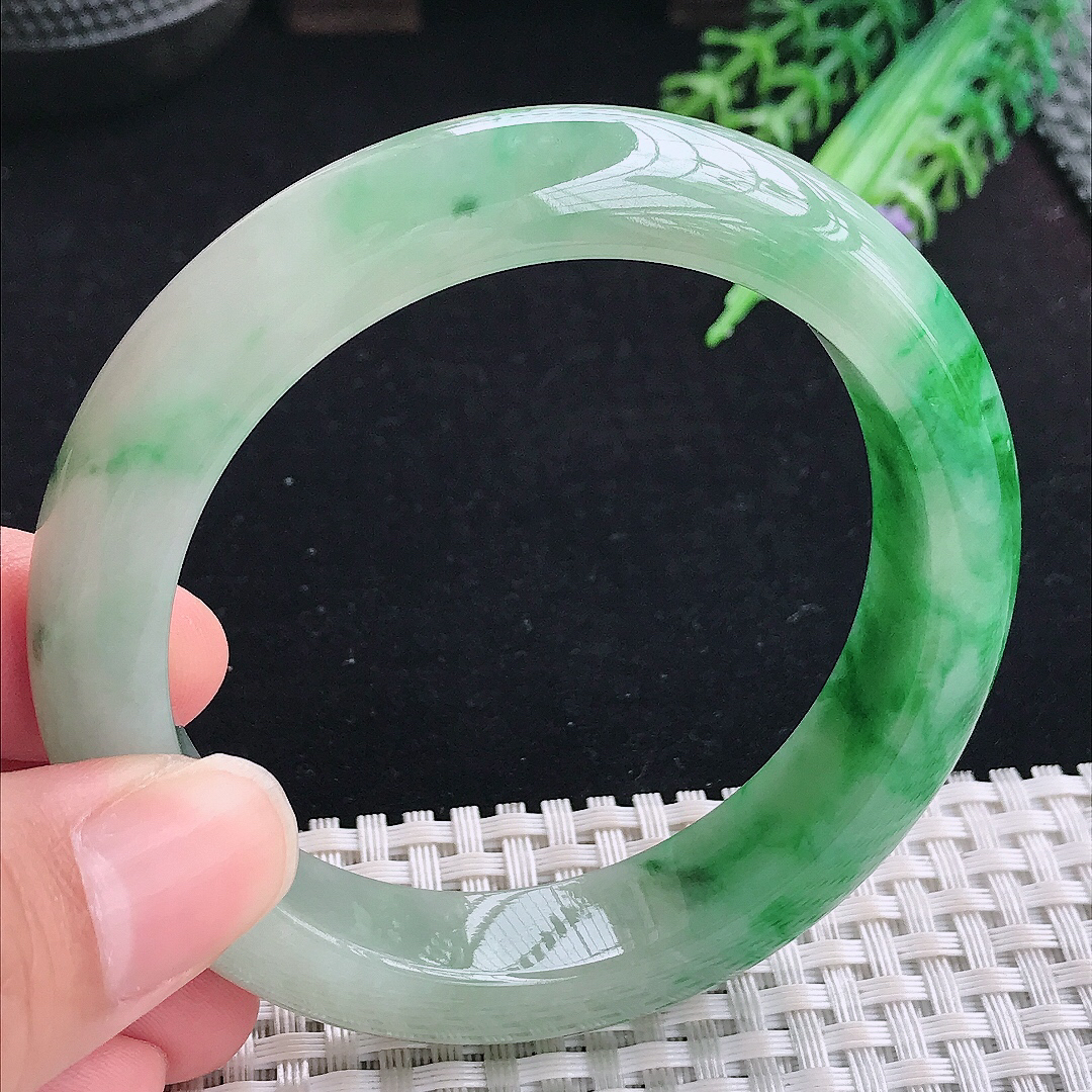 实拍A货翡翠56.5/12.9/9老坑温润辣阳绿手镯平安镯翡翠玉镯美人镯