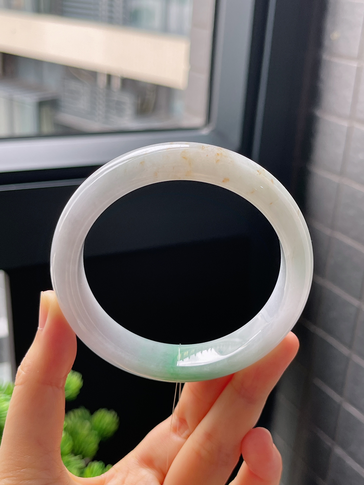 正圈60.8圈口，翡翠糯化种飘绿手镯