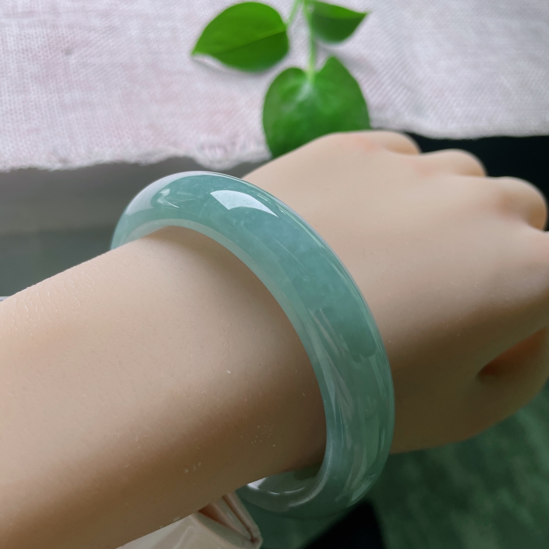 蓝底正圈，水润细腻，海蓝之谜，贵气，温柔大方，有棉线，ss54180a