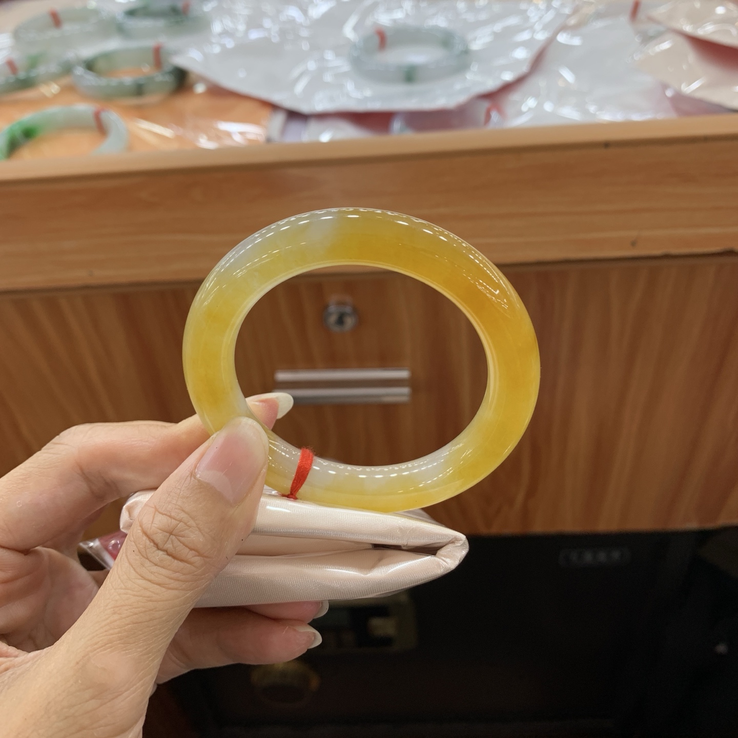 黄翡圆条翡翠手镯 53.2-10.2
