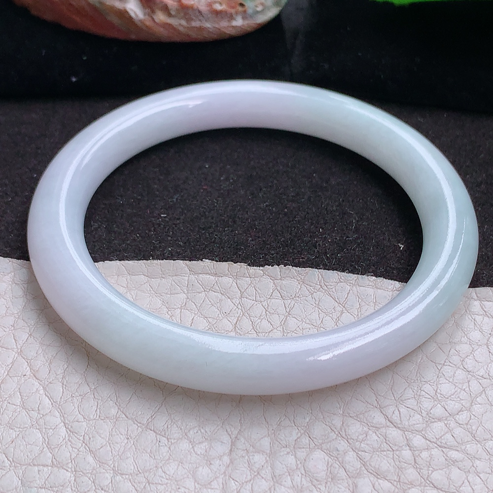 ee实拍56*8.2*8.5美人镯 缅甸翡翠a货玉手镯 淡紫圆条叮当镯