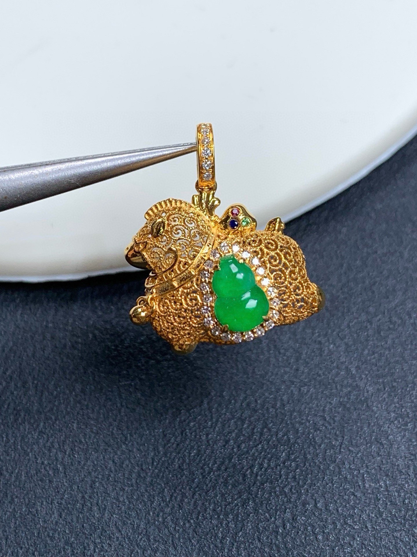 18k金钻镶嵌设计款冰绿葫芦小马吊坠（马上有福）（后盖可打开做香囊）整体19.6-15.7-10.7