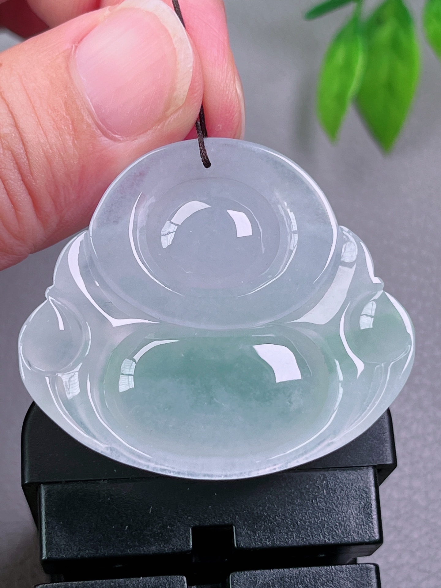 大佛公，饱满厚装，品相正，起荧光，尺寸：36.9-42-12.3