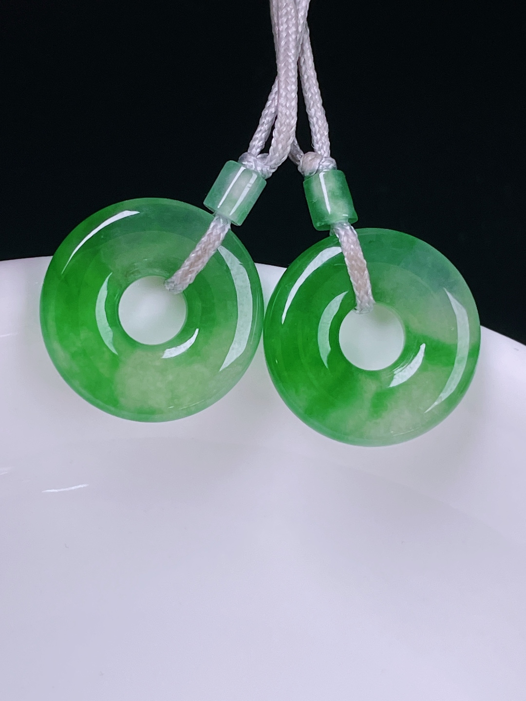 冰绿耳坠，老种起光，细底通透，尺寸：13.4/3mm