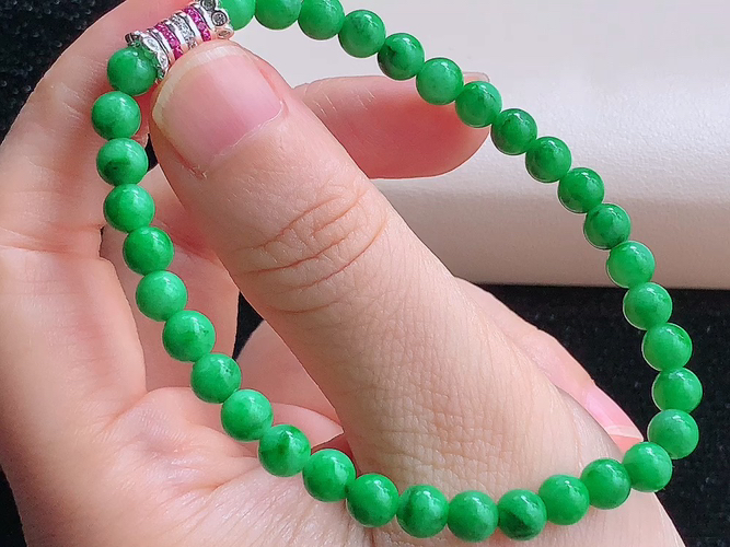 ️ 满绿手串，尺寸取一5.5mm，包A附证书