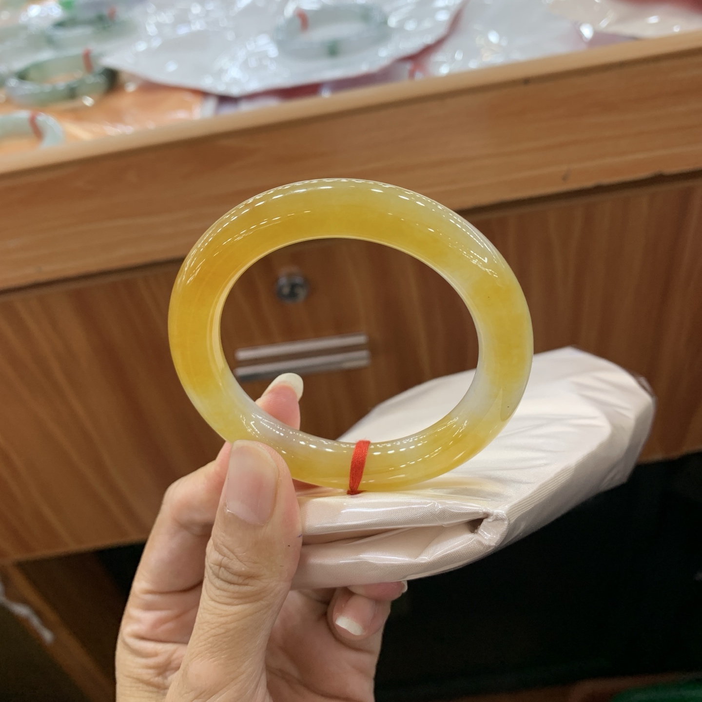 黄翡圆条翡翠手镯 53.2-10.2