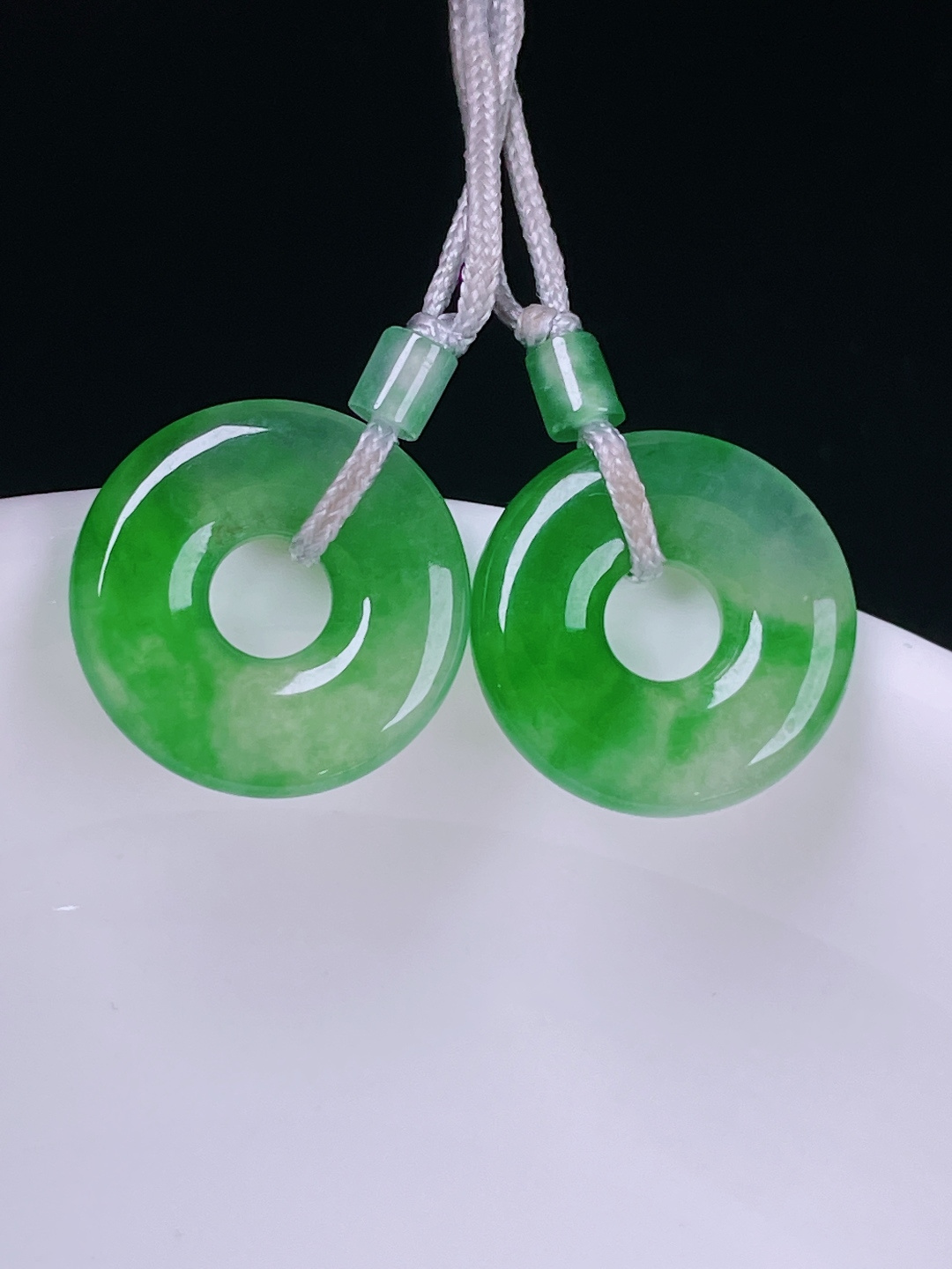 冰绿耳坠，老种起光，细底通透，尺寸：13.4/3mm