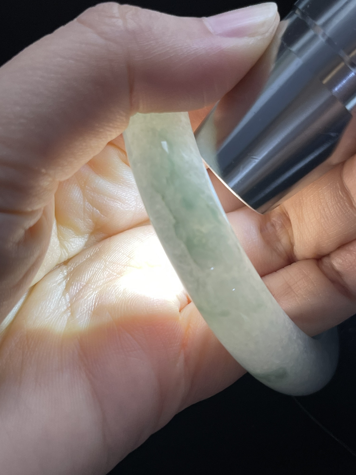 正圈52圈口，翡翠冰糯种飘绿手镯