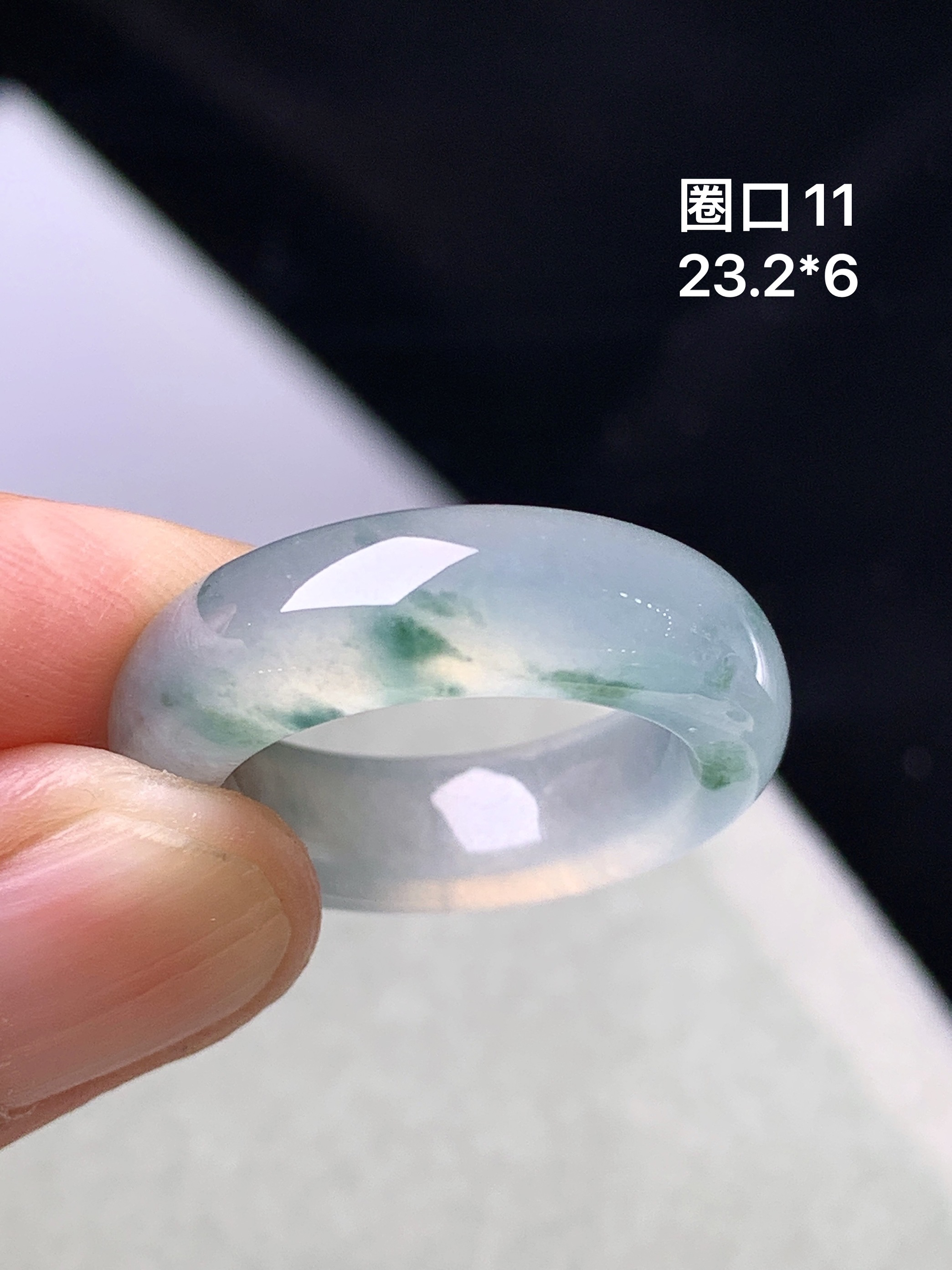 飘绿指环 玉质细腻 色泽艳丽清新 圈口11 整体尺寸23.2*6 c1