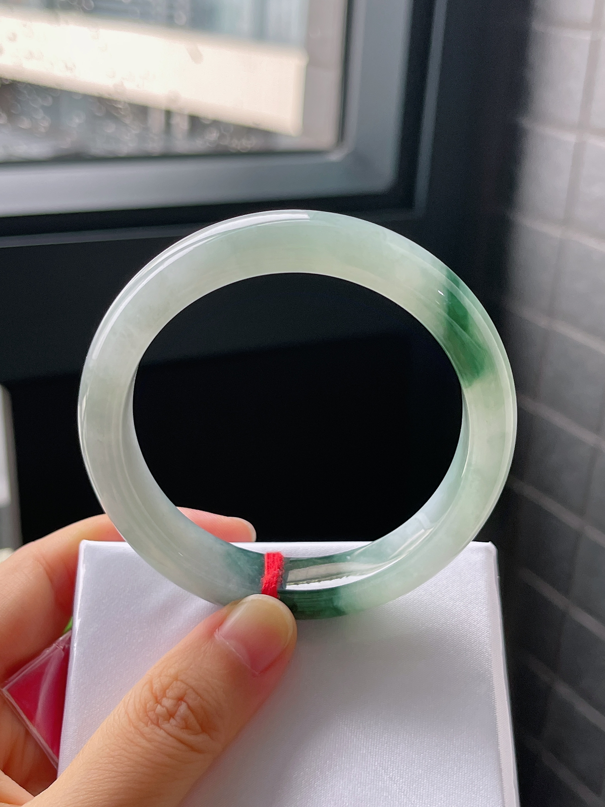 圈口56，冰糯飘花翡翠正圈手镯，性价比高，送妈妈家人很合适，所见即所得