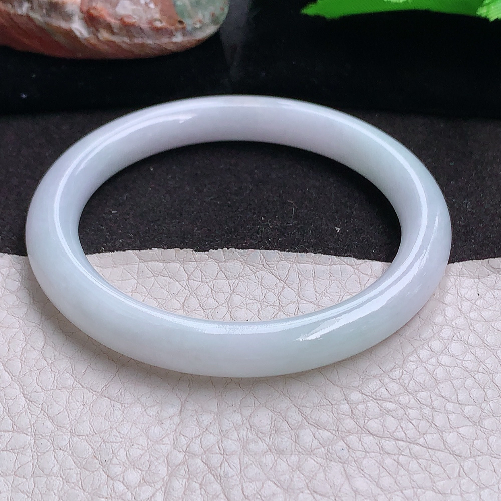 ee实拍56*8.2*8.5美人镯 缅甸翡翠a货玉手镯 淡紫圆条叮当镯