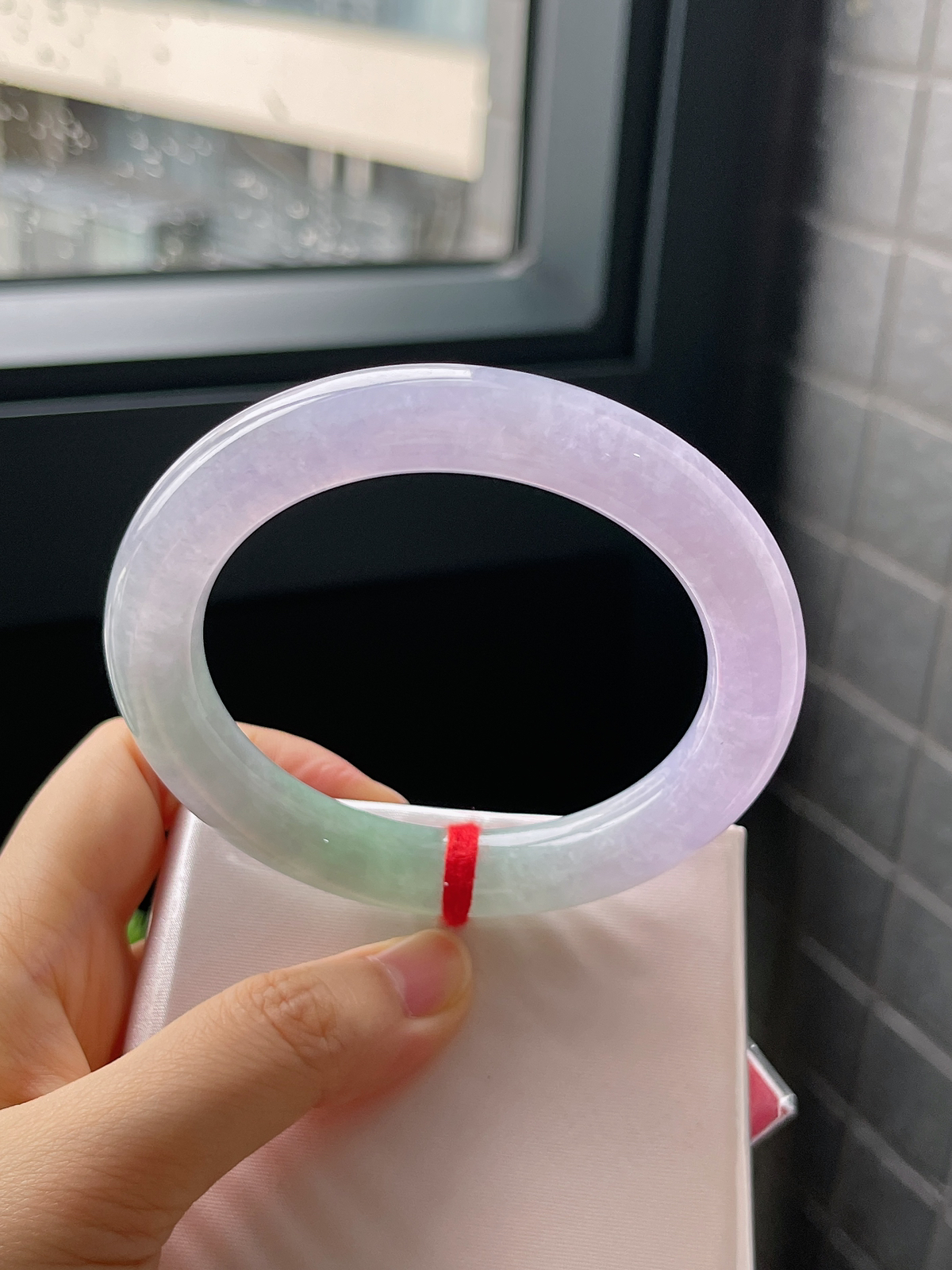 圈口58.4，冰糯春带彩有种水翡翠圆条手镯