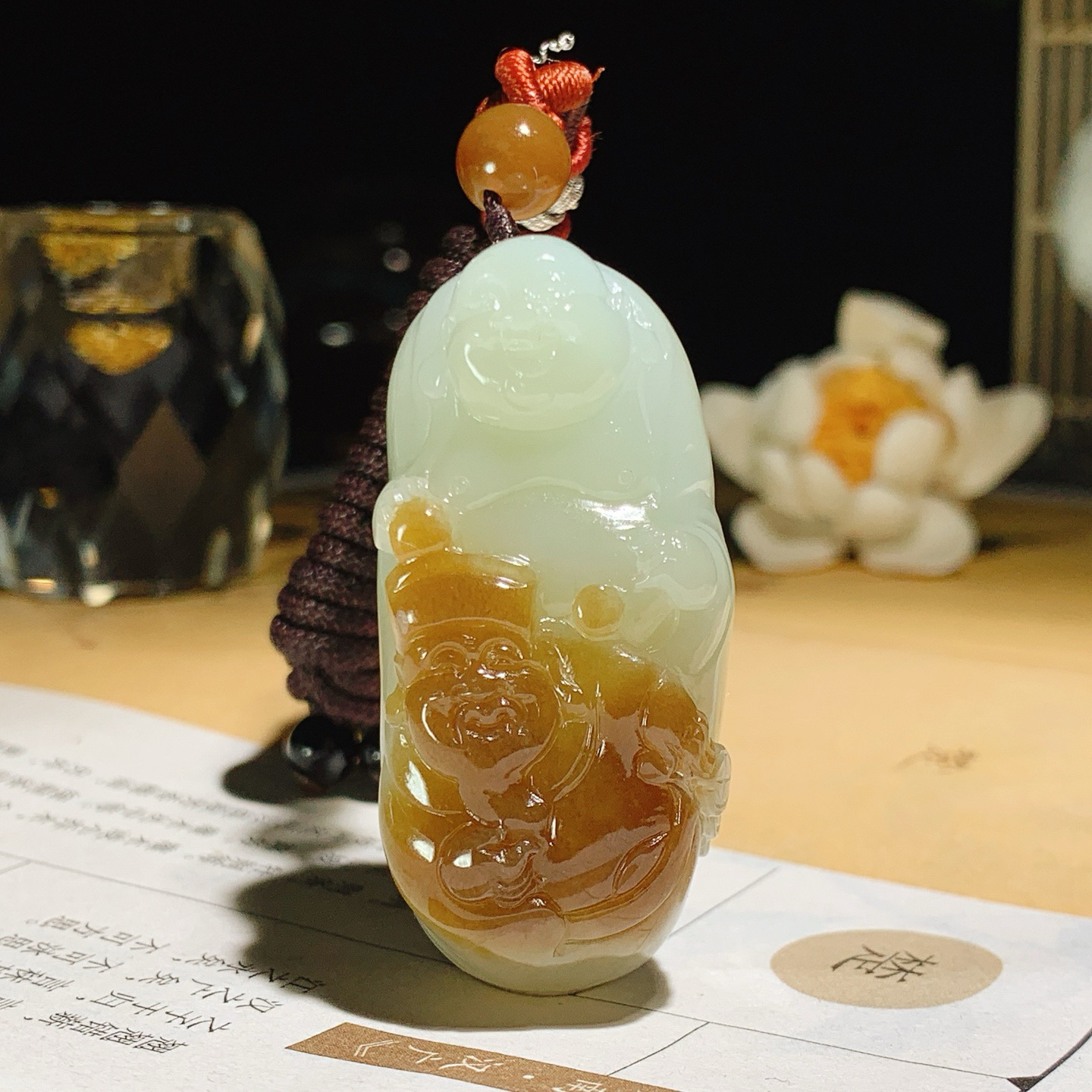 新疆和田玉且末糖财富一生挂件！尺寸49/23/21重48.8克。玉质细腻油润。手推出油。佩戴高端典雅。lt260616