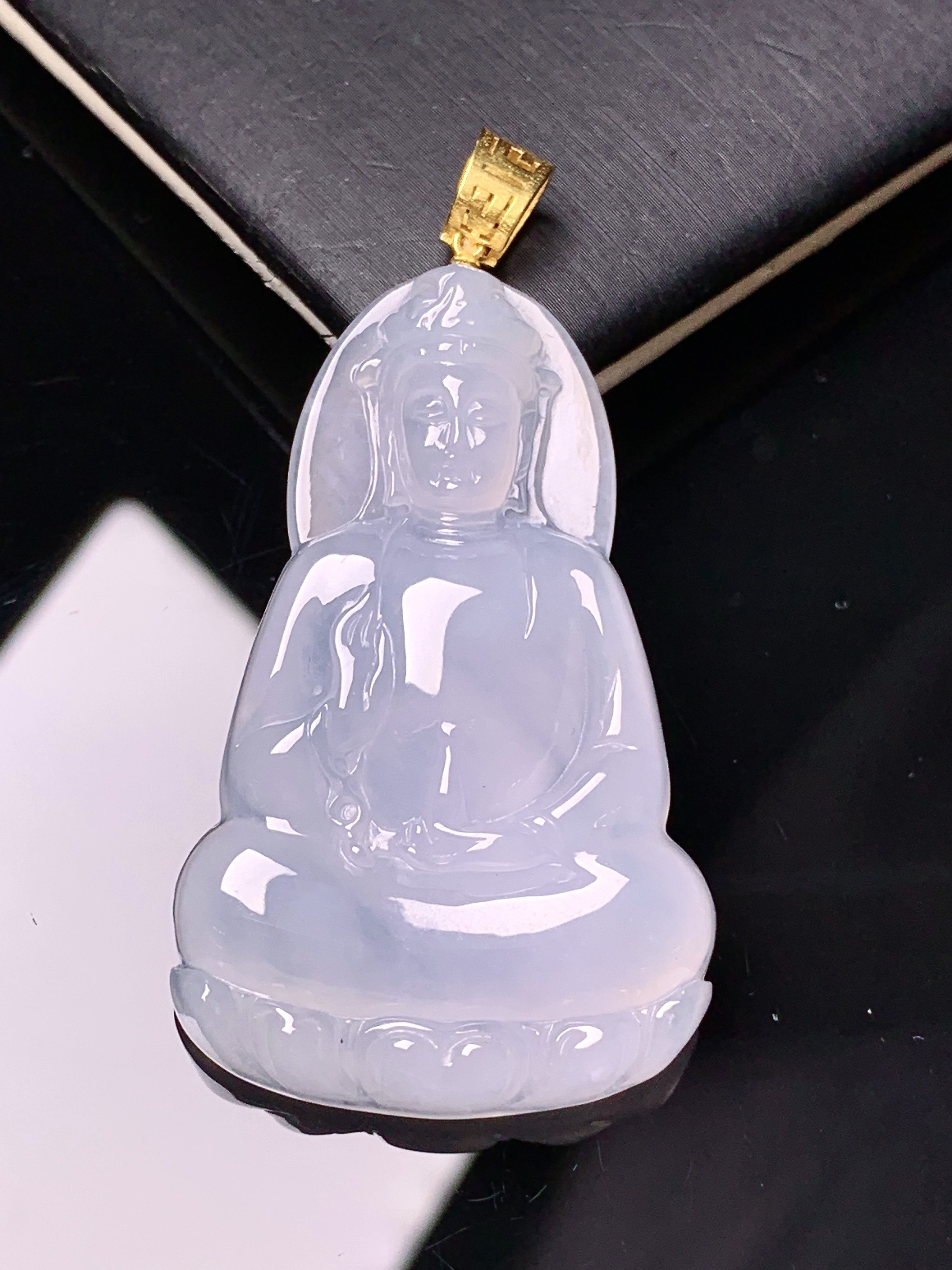 18k金镶嵌冰种观音菩萨吊坠 玉质细腻 色泽艳丽清新 整体尺寸52.6*28*6 j1