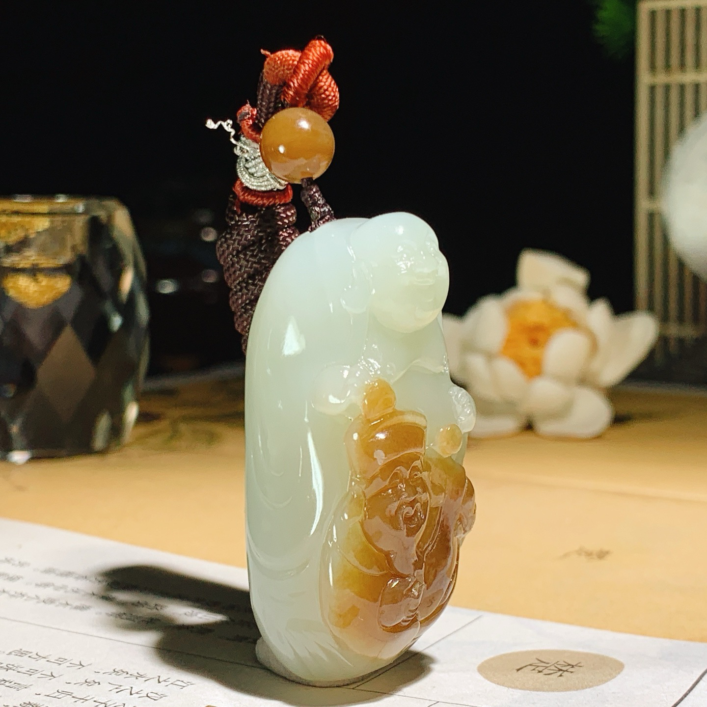 新疆和田玉且末糖财富一生挂件！尺寸49/23/21重48.8克。玉质细腻油润。手推出油。佩戴高端典雅。lt260616