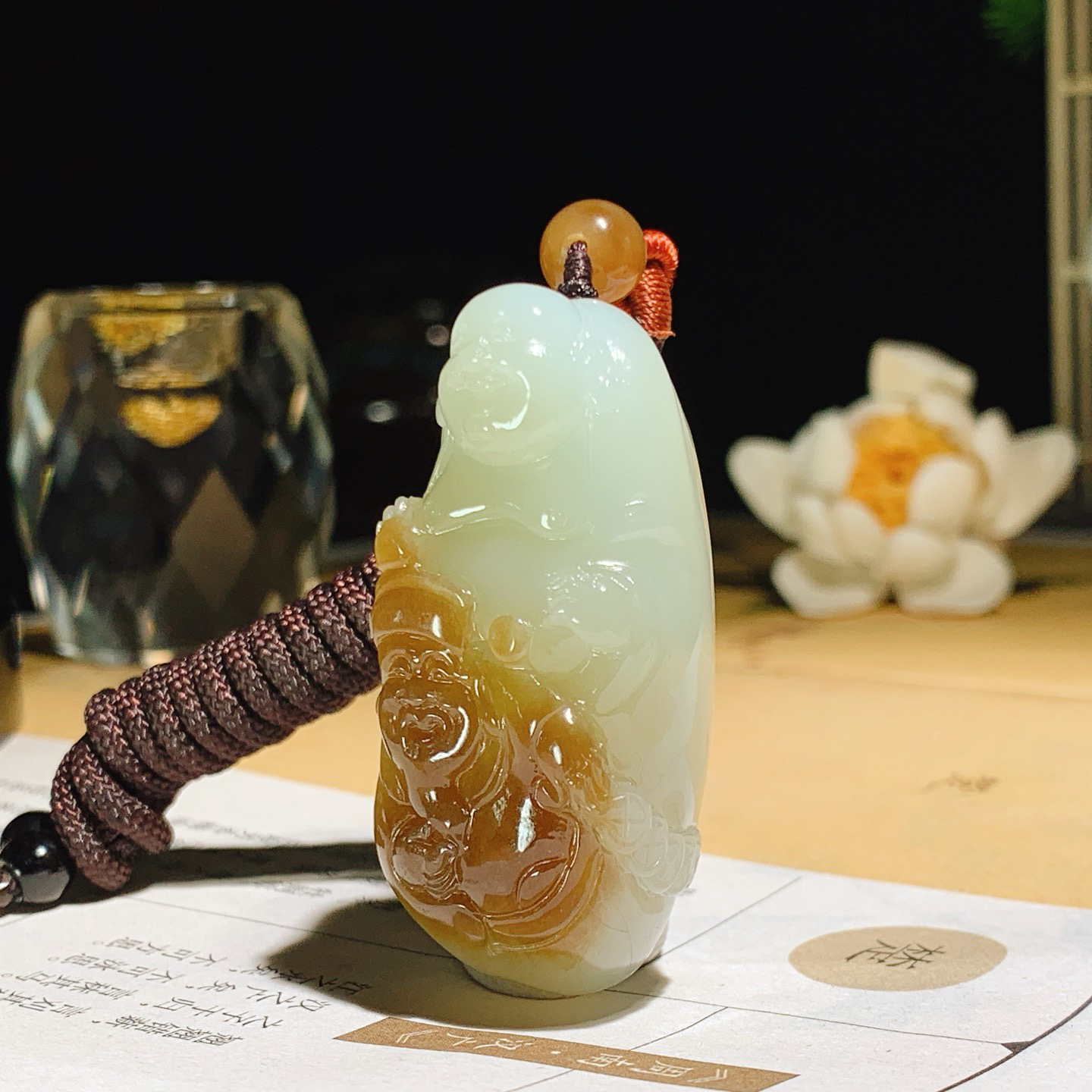 新疆和田玉且末糖财富一生挂件！尺寸49/23/21重48.8克。玉质细腻油润。手推出油。佩戴高端典雅。lt260616