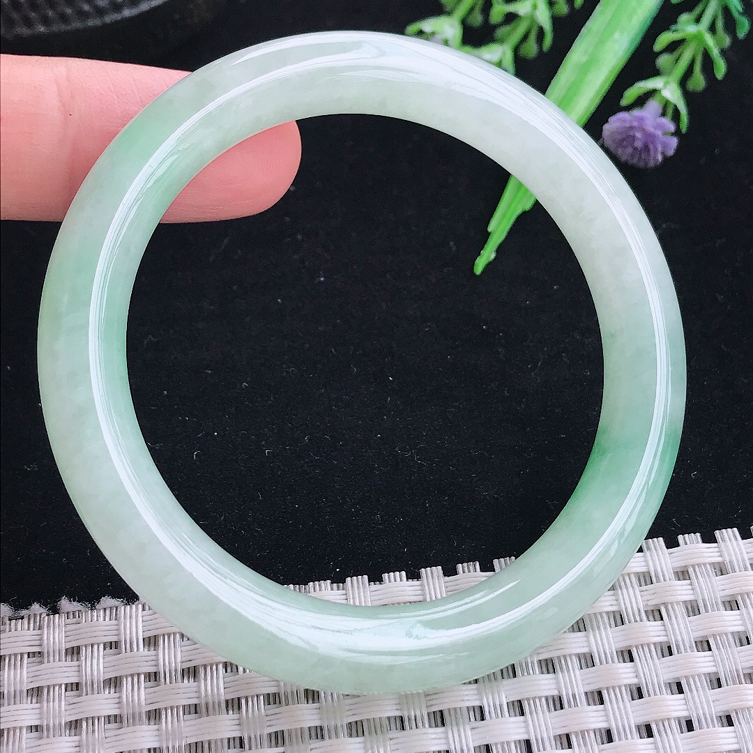 实拍A货翡翠52/8.7老坑冰润起胶飘阳绿圆条手镯平安镯翡翠玉镯美人镯