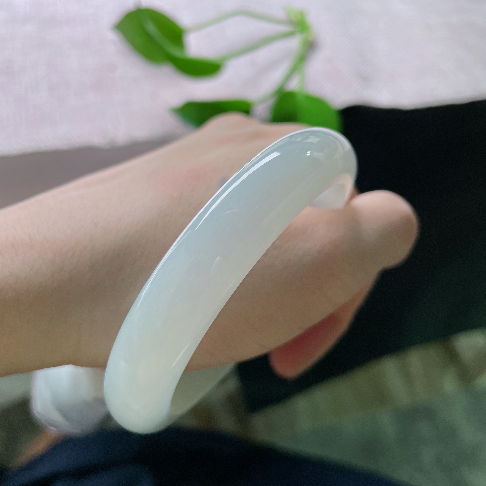 58/12.2/8.7，白月光正圈，莹光涌动、皎如月华。腕一轮月亮，照亮前行的路。ss53427a