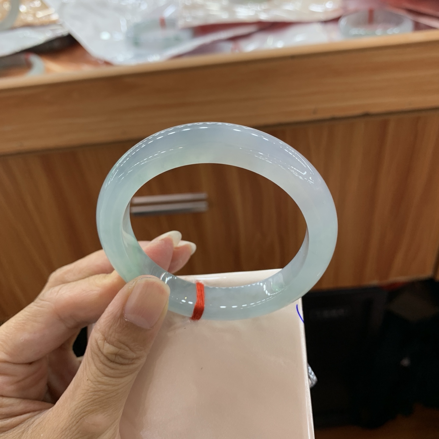 蓝胶飘绿花正圈翡翠手镯 54.3-12-9