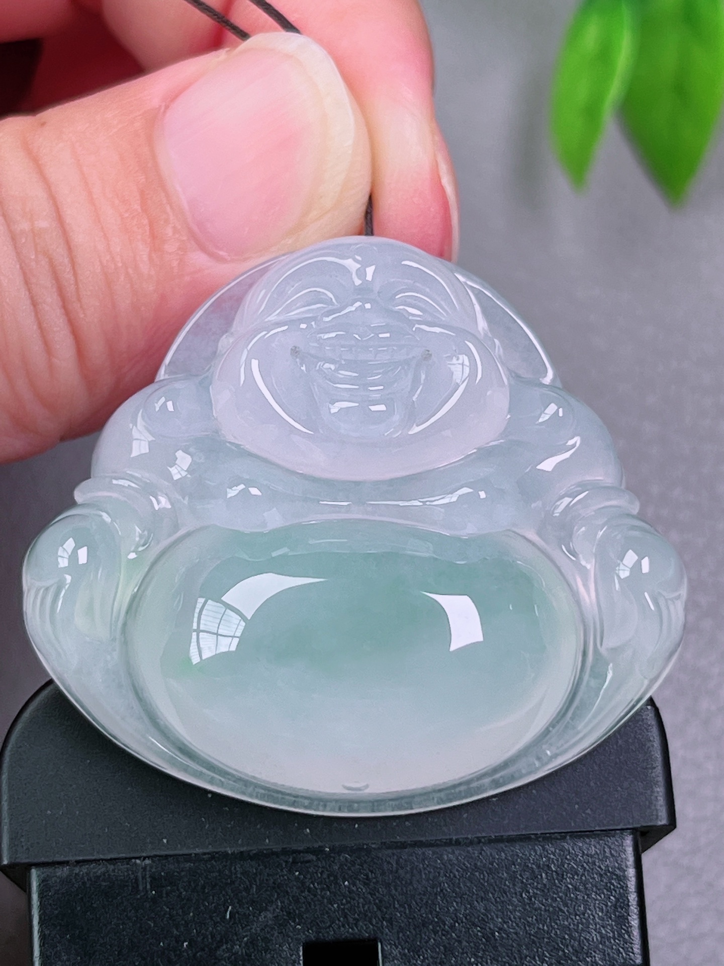大佛公，饱满厚装，品相正，起荧光，尺寸：36.9-42-12.3