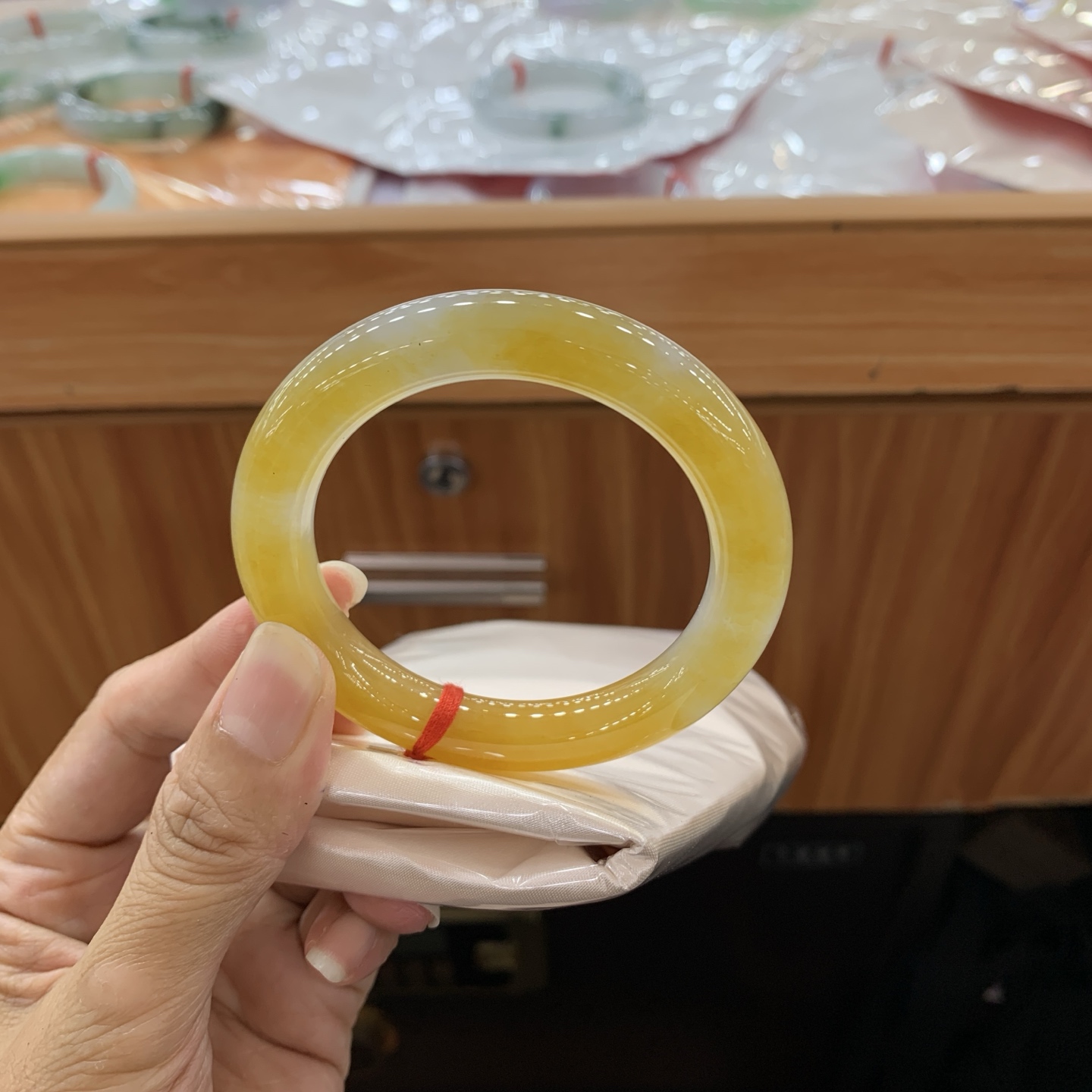 黄翡圆条翡翠手镯 53.2-10.2