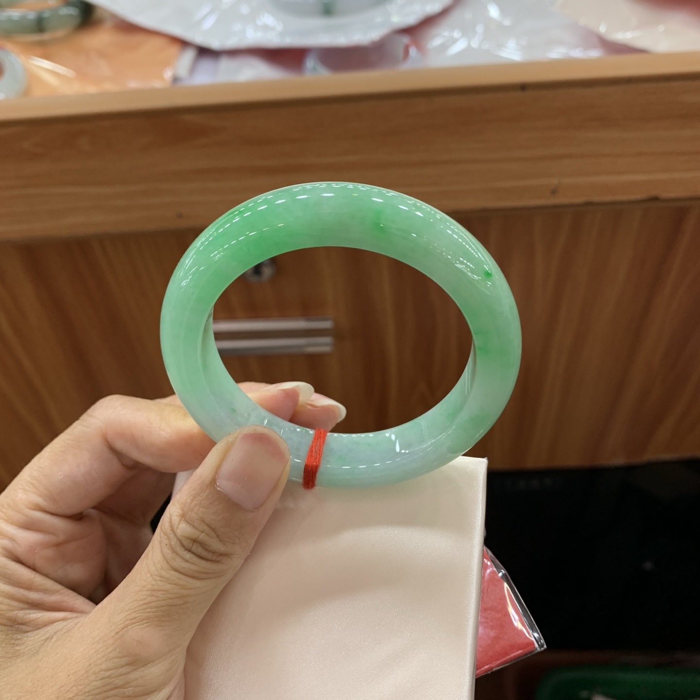 061504JJ 飘绿正圈翡翠手镯 53-12-8.8
