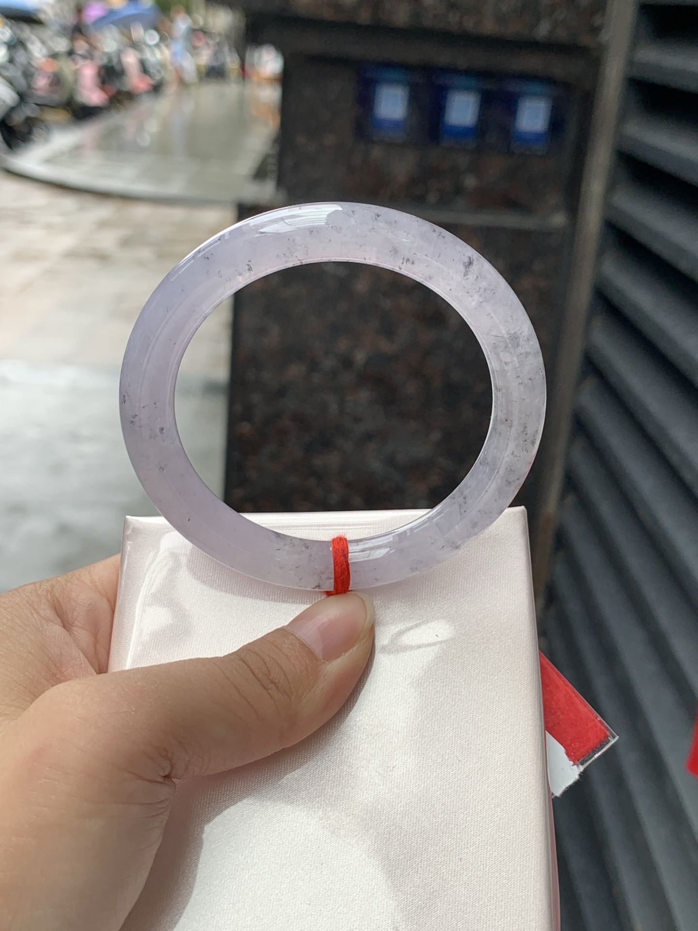 冰紫乌鸡圆条 53.8-8.7-8.8 0616-N983 打灯纹裂，冰润通透的底子，漫天细碎墨色雪花意境满满，清透朦胧紫调底色，独特清冷氛围感，小众不撞款。