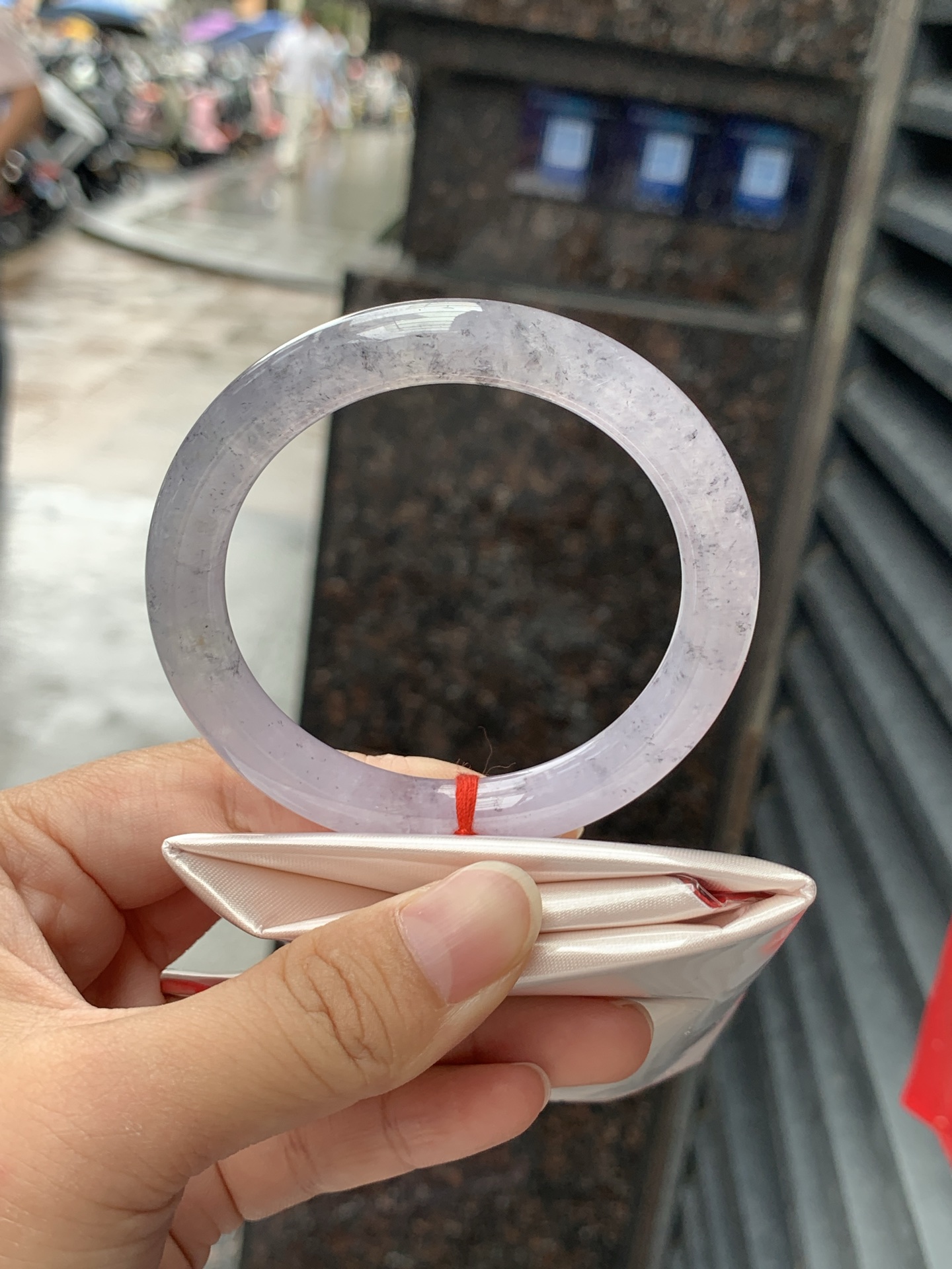 冰紫乌鸡圆条 53.8-8.7-8.8 0616-N983 打灯纹裂，冰润通透的底子，漫天细碎墨色雪