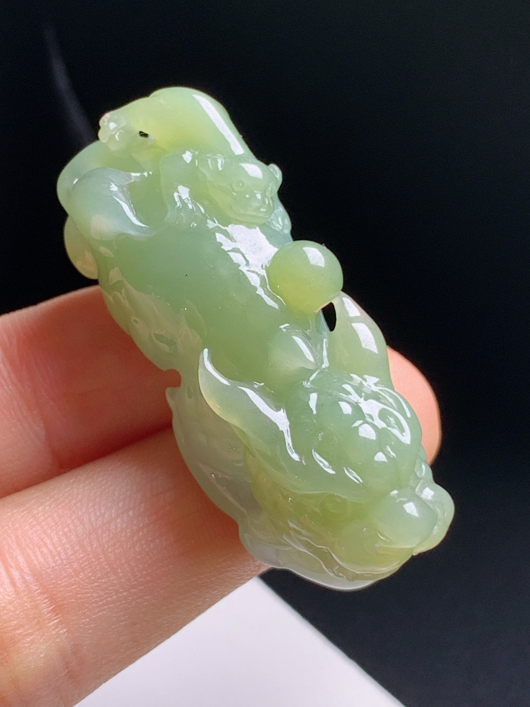 黄翡貔貅，立体满工雕刻饱满油润，吞金守财寓意，手感温润随身好物