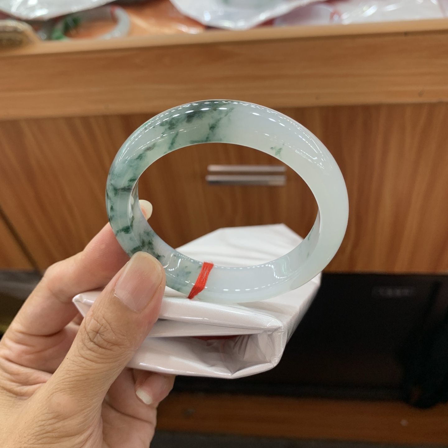 飘花正圈翡翠手镯 55.7-12.4-7.6
