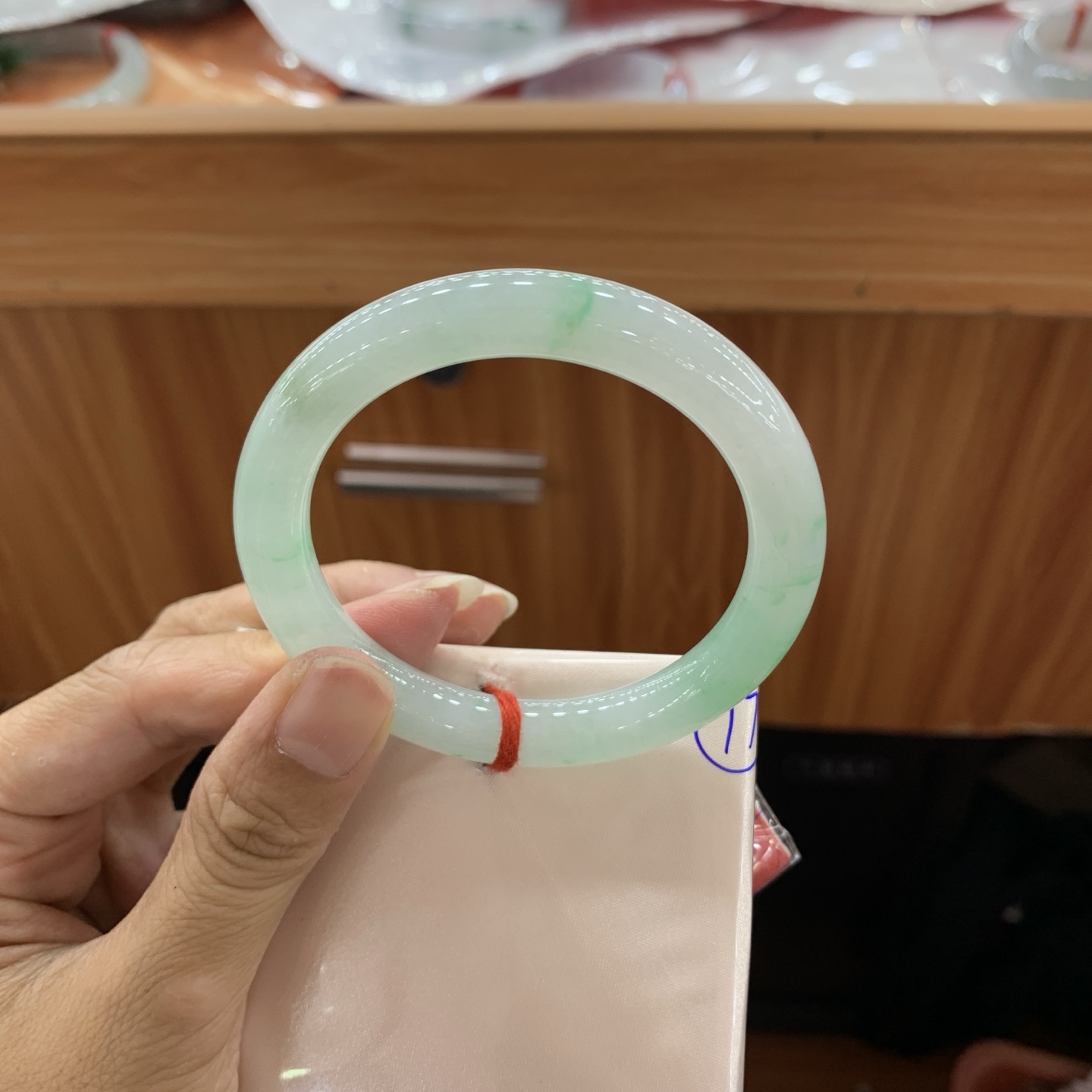 061518MMJ 飘绿圆条翡翠手镯 52.6-8.8