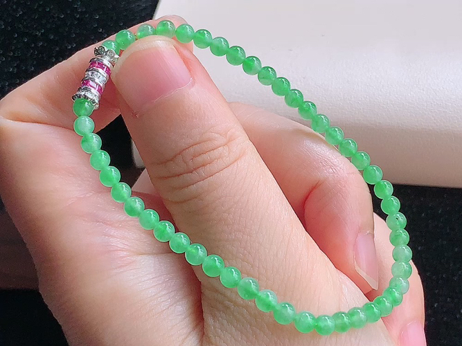 冰绿手串，尺寸取一3.5mm，包A附证书