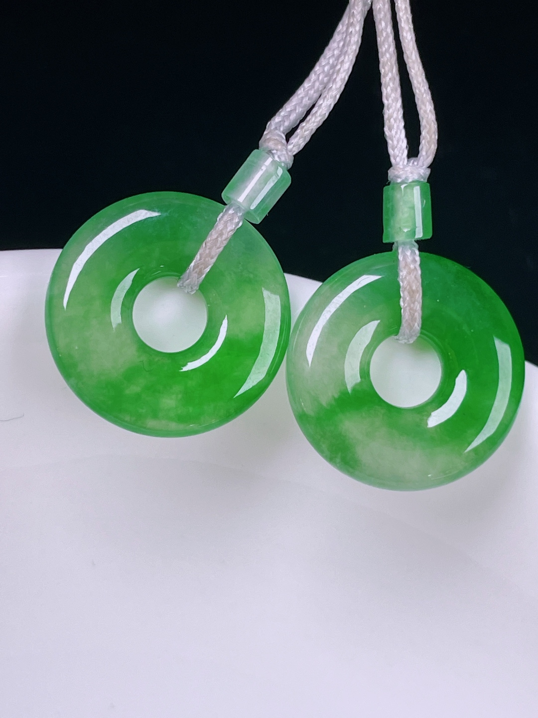 冰绿耳坠，老种起光，细底通透，尺寸：13.4/3mm