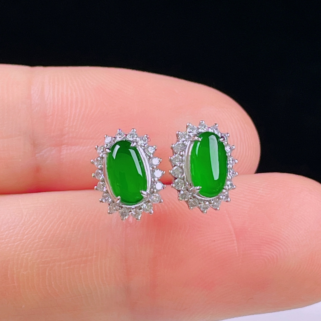 ️冰绿耳钉，老种起光，细底通透，尺寸：裸石7.4/4/2mm0616