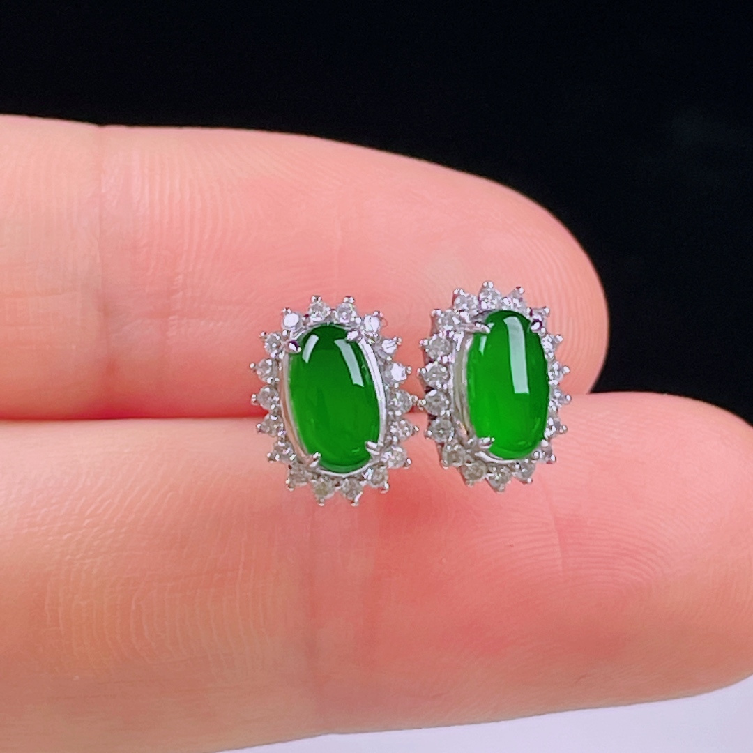 ️冰绿耳钉，老种起光，细底通透，尺寸：裸石7.4/4/2mm0616