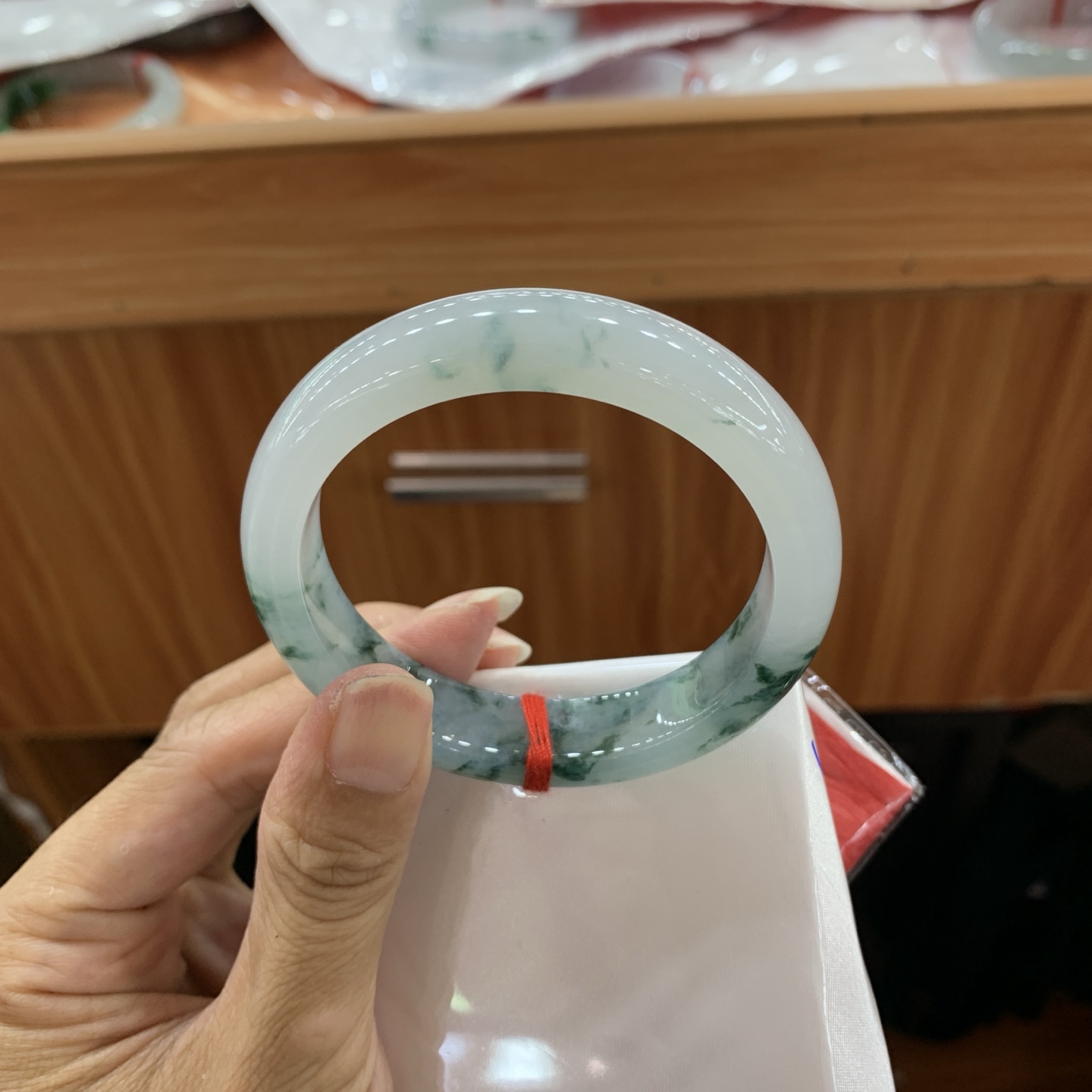 飘花正圈翡翠手镯 55.7-12.4-7.6