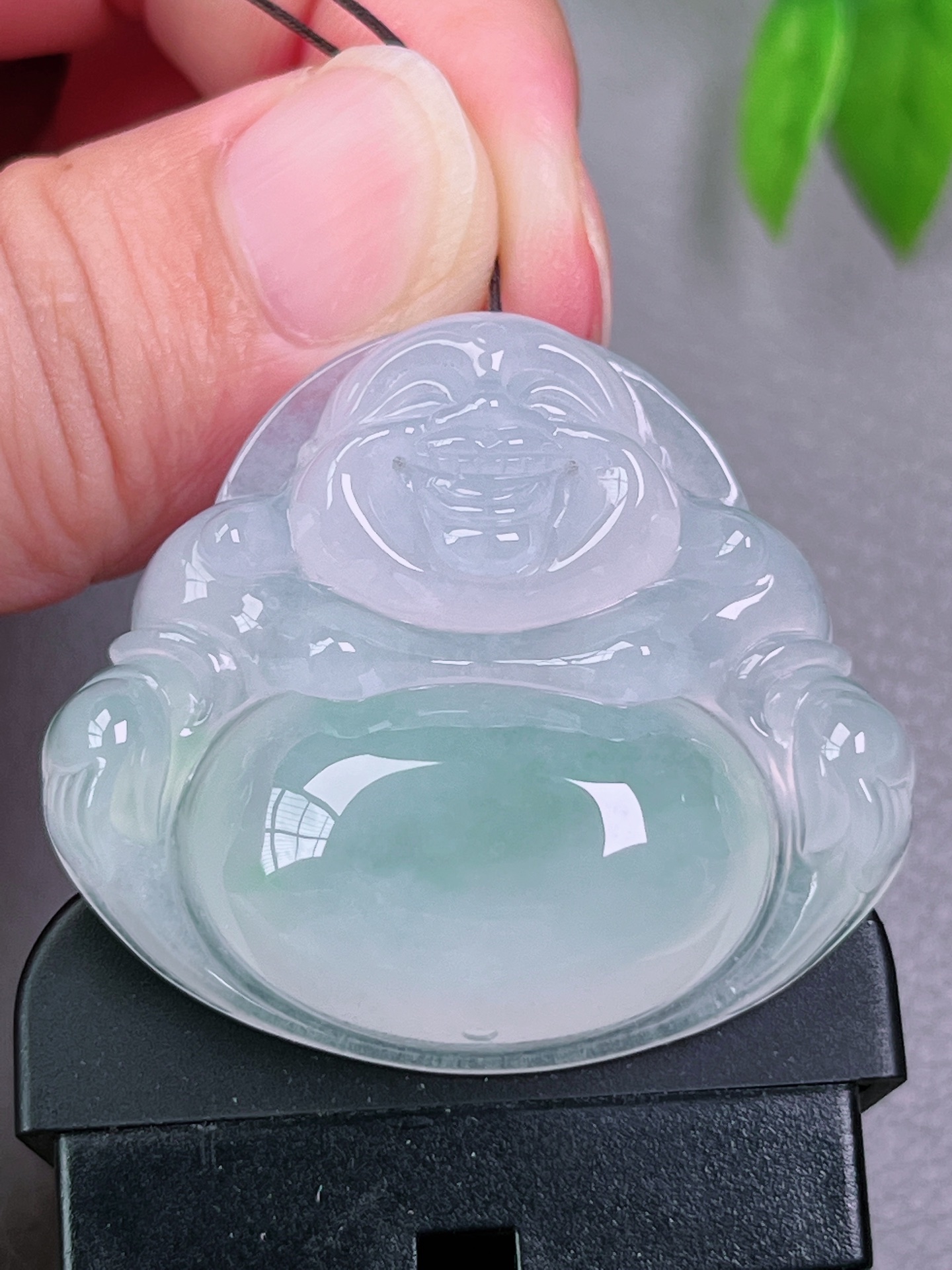 大佛公，饱满厚装，品相正，起荧光，尺寸：36.9-42-12.3