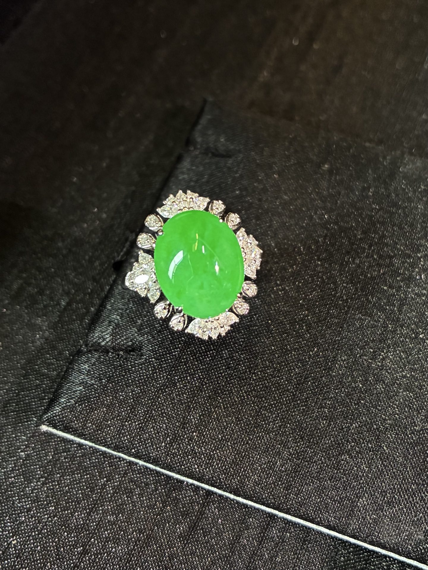 ️ 18k金镶嵌绿蛋面戒指，清甜浓郁 尺寸19.7×17×11.3 裸石13.2×10.7×5.3